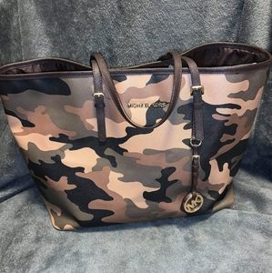 Michael Kors Jet Set Tote